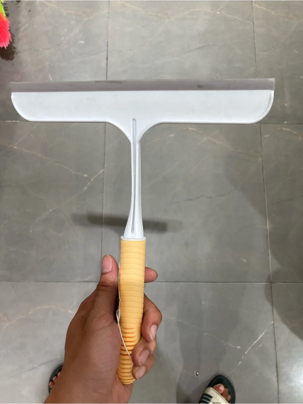 Beige-Handled Men’s Grooming Squeegee for Smooth Surface Care